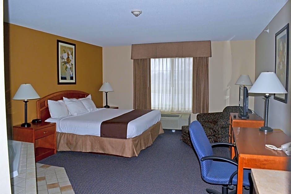 Paola Inn And Suites