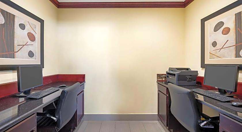 Best Western Plus Pratt