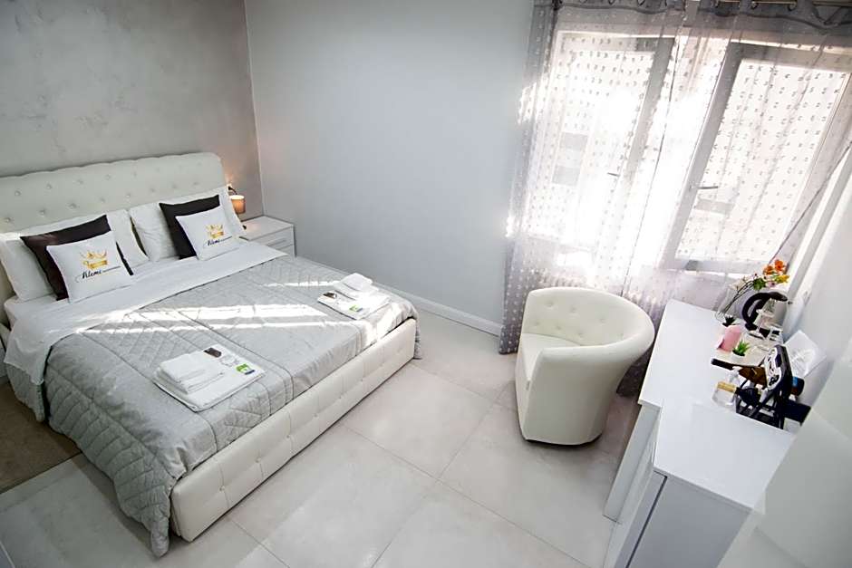 Klemi, rooms in old town Dolomia best home Check in automatico