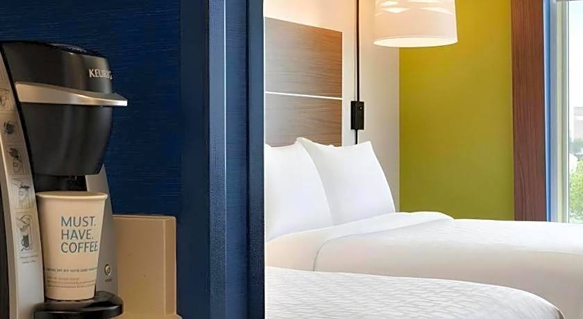 Holiday Inn Express & Suite Milroy - Reedsville By IHG