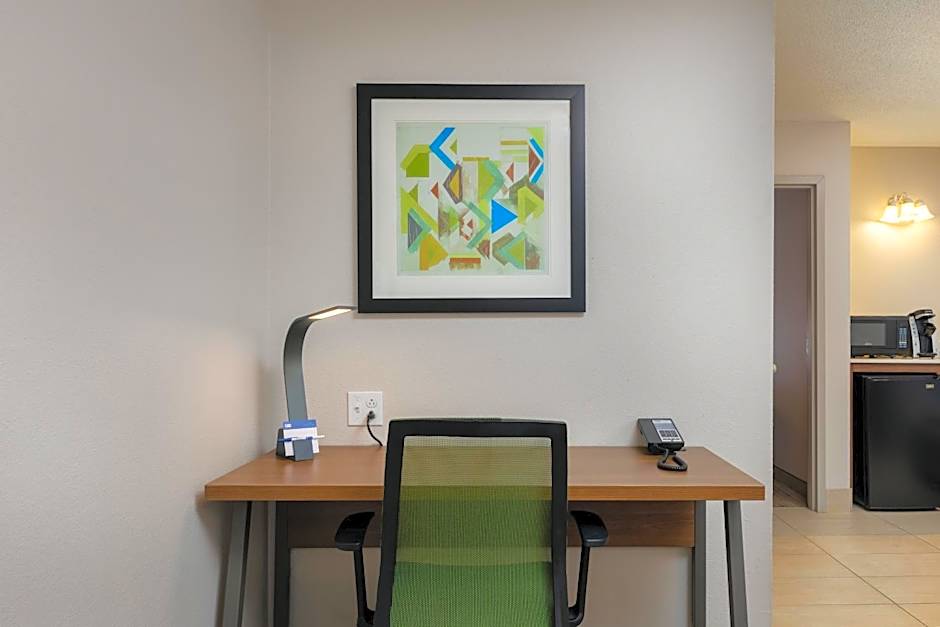 Holiday Inn Express & Suites Milton East I-10 By IHG