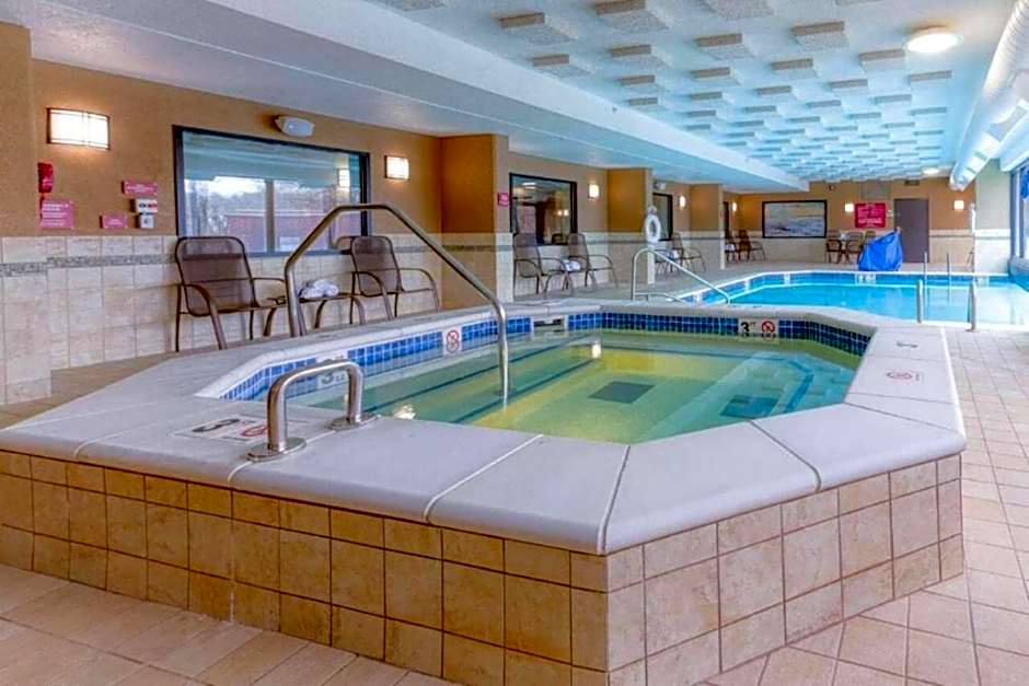 Heritage Inn & Suites St. Louis/Fenton, Trademark by Wyndham