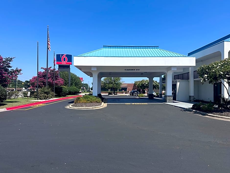Studio 6 Suites Jacksonville, NC – Camp LeJeune