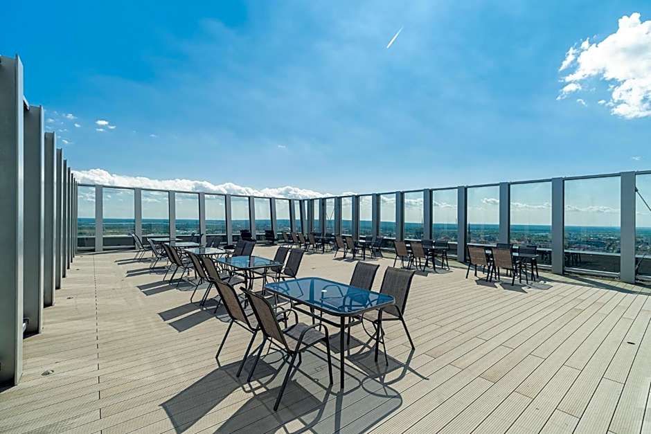 Hanza Tower Original 21st Floor- Sea and City-View