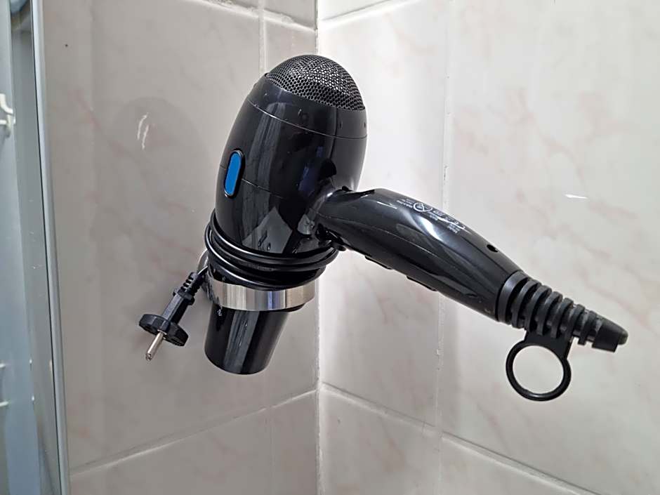 Hotel Westendia and Free Parking Top Breakfast