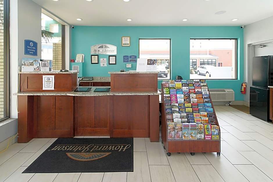 Howard Johnson by Wyndham Virginia Beach At The Beach