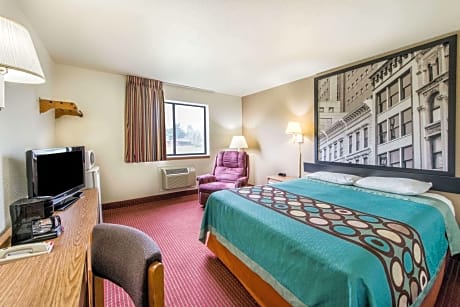 1 Queen Bed Accessible Room Smoking