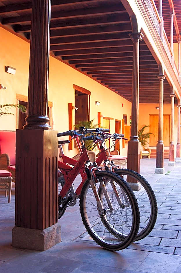 Hotel LIVVO La Quinta Roja