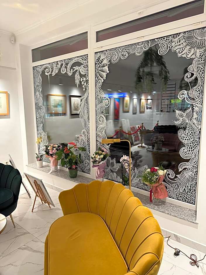 La Luna Petite Suite Deluxe Apartment with Pool & Jacuzzi, Bikes and Secured Parking