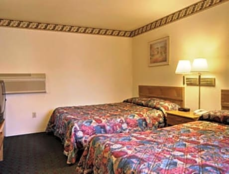 Queen Room with Two Queen Beds- Non Smoking
