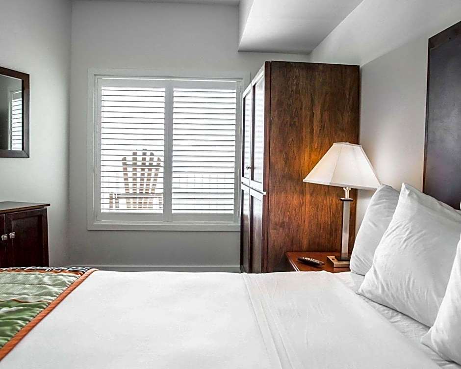 Island Inn & Suites, an Ascend Collection Hotel