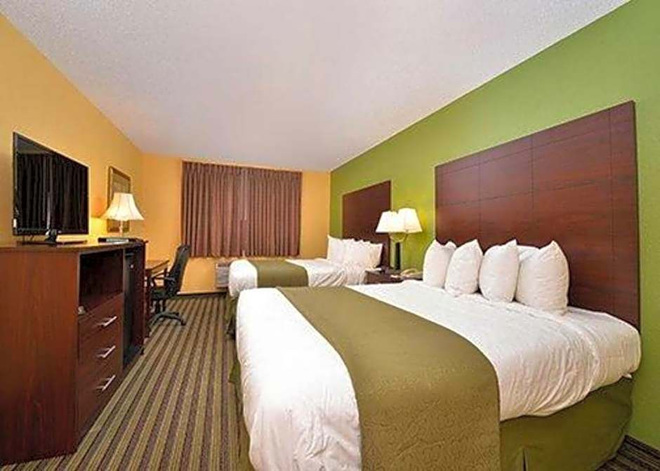Quality Inn & Suites Grinnell near University