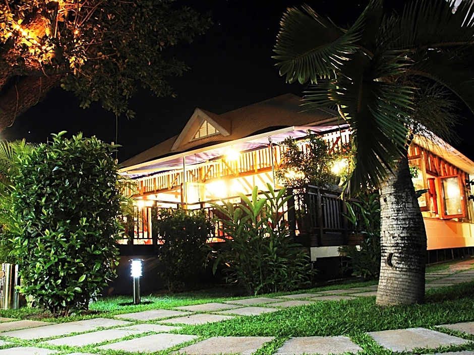 Pirogue Lodge