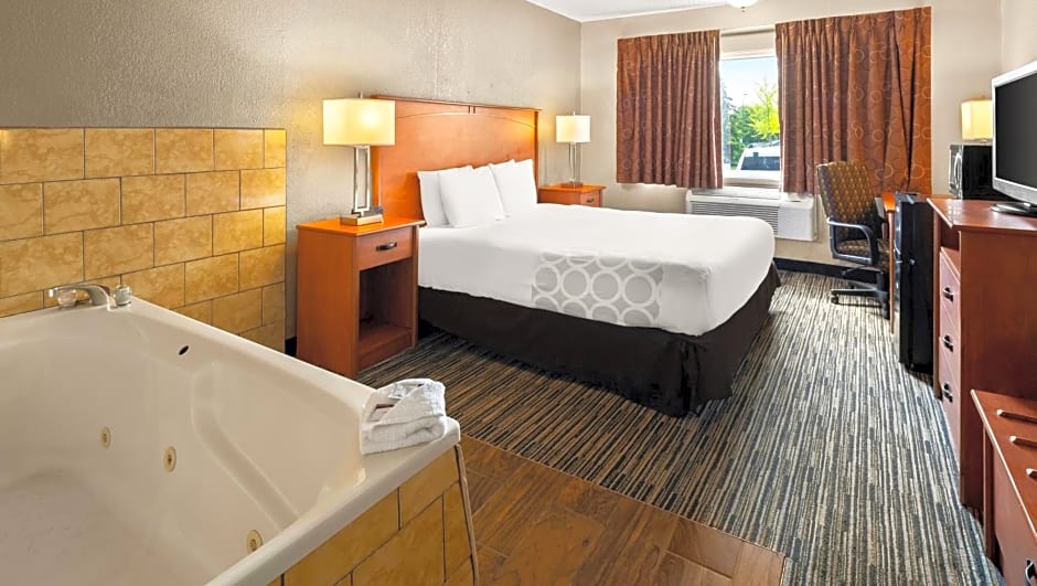 Magnuson Hotel Detroit Airport