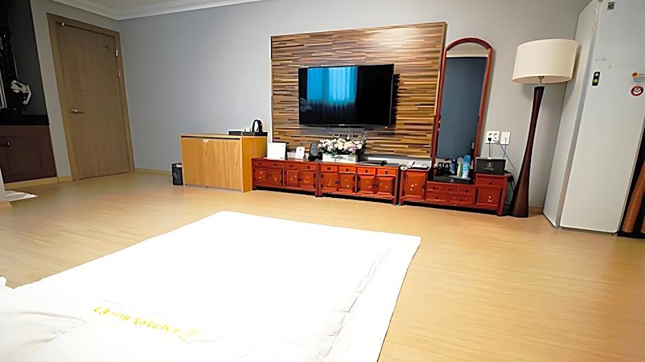 Empire Tourist Hotel
