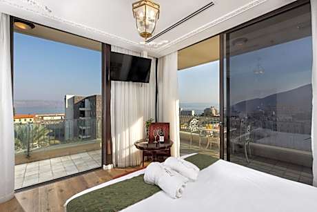 Deluxe Double Room with Balcony and Sea View