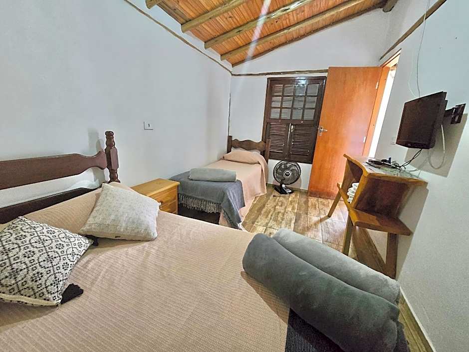 Chalés Vila Carrancas - Ao lado do centro com piscina, cozinha completa e muita tranquilidade