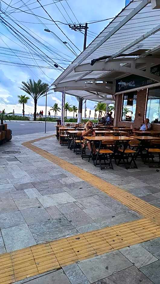 Boqueirão Praia Mar - 250 metros da praia - 2 dormitórios - 100m² - com WI FI - na avenida do comércio do Centro - Estacionamento Gratuito