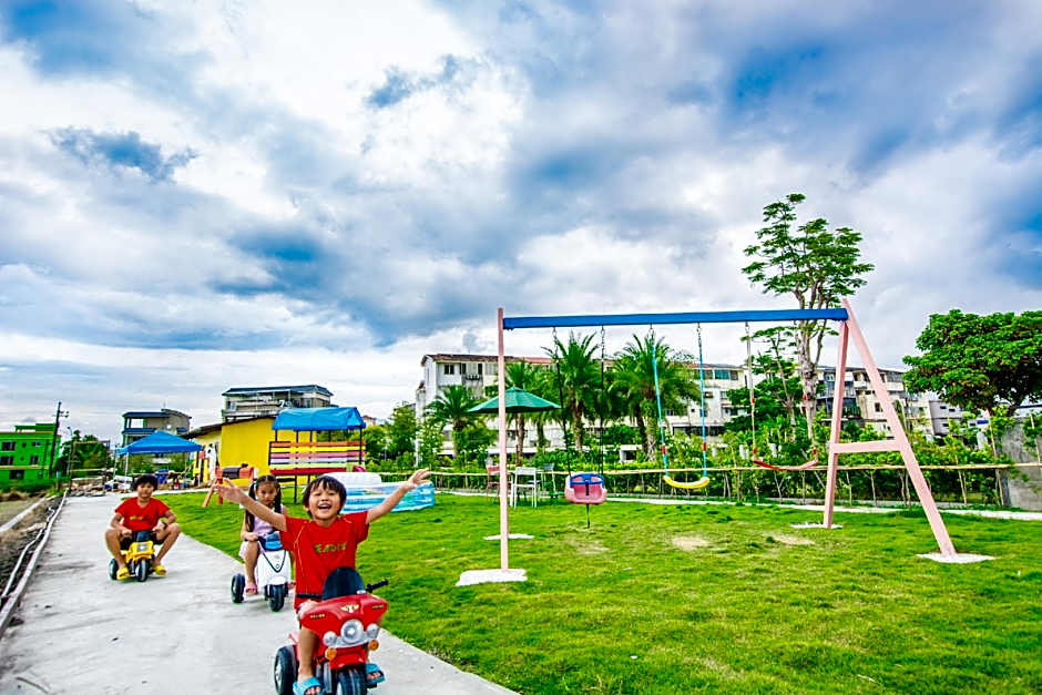 Colorful Wooden Horse Homestay – Luodong, WV