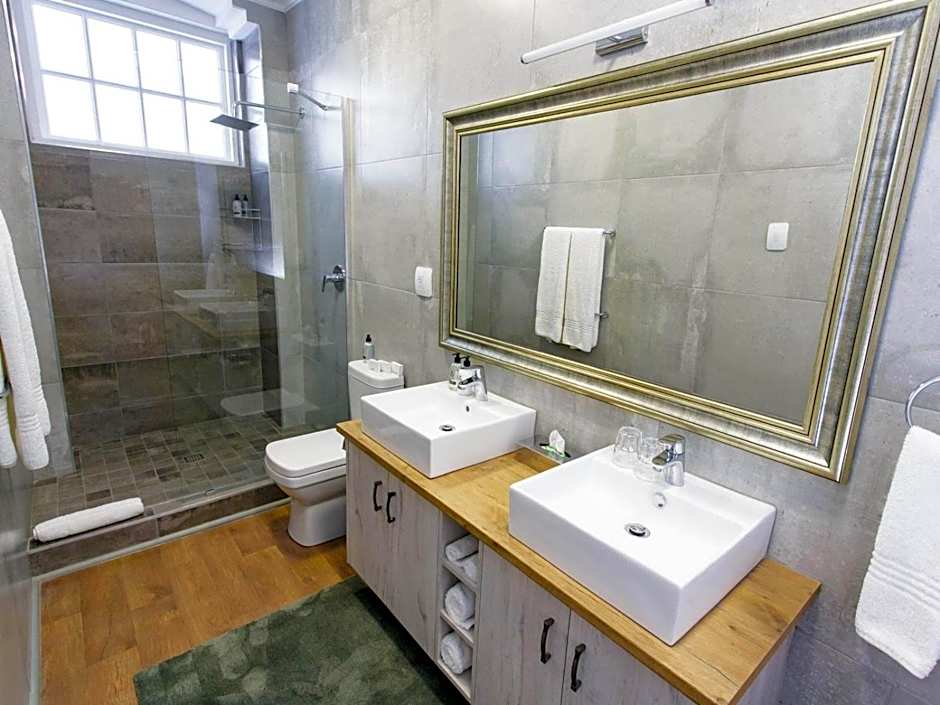 Queen's Hotel by BON Hotels