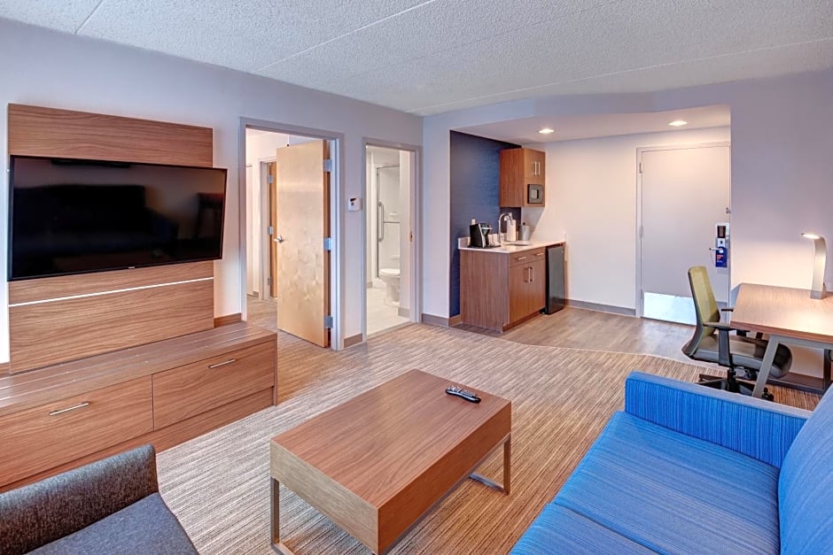 Holiday Inn Express & Suites West Long Branch - Eatontown By IHG