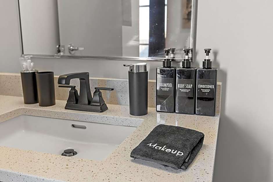 175 LEX - Walkable Downtown Lexington & Rupp Arena - Full Condos