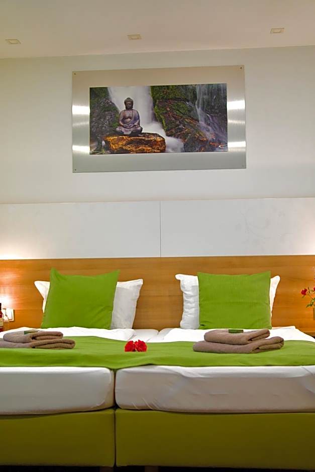 B&B Outlet Hotel - Metzingen - Bad Urach - Free Parking