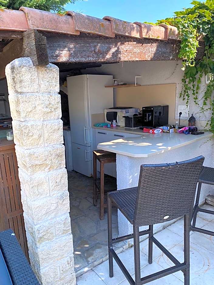 Villa Piscine indépendante sans vis à vis ET un studio sans accès piscine 2 possibilités au choix avec wifi