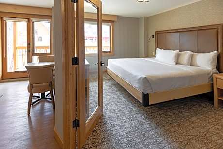 One-Bedroom King Suite