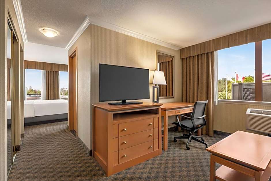 Holiday Inn North Vancouver By IHG