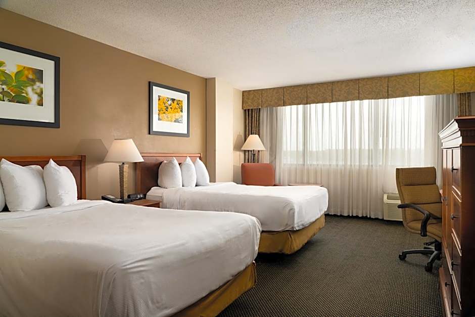 MCM Eleganté Hotel & Conference Center