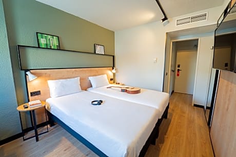 SUPERIOR ROOM with 2 SEPARATES BEDS