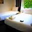The Commercial Hotel Motel