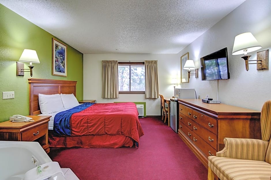 Bloomer Inn & Suites