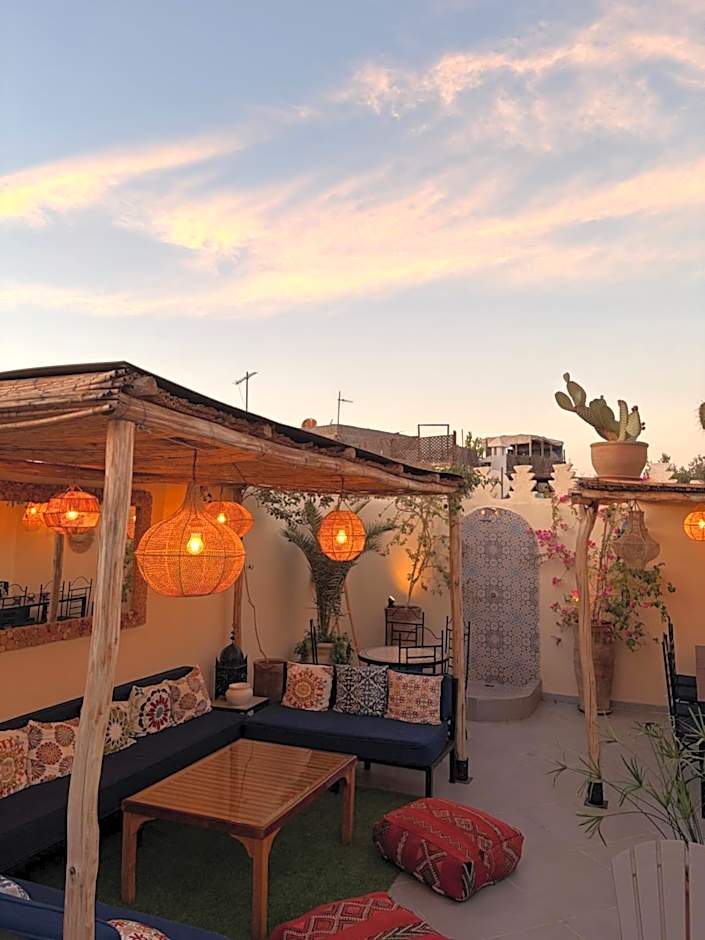 RIAD JULILU PRIVATISE