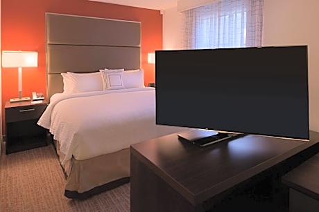 Studio, 1 Queen, Sofa bed