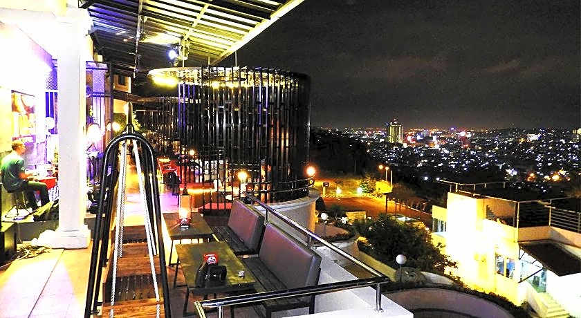 Crown Vista Batam Hotel