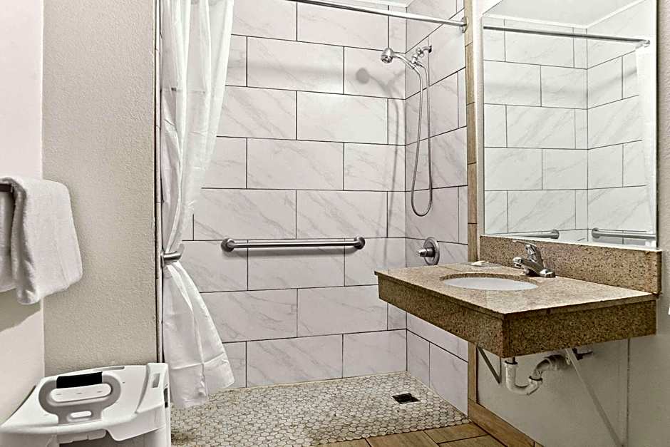 Days Inn & Suites by Wyndham Warren