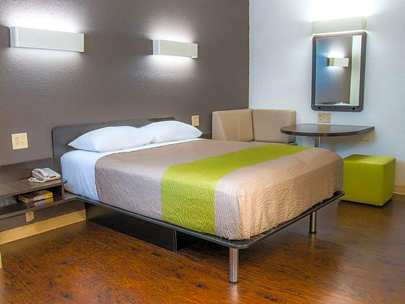 Deluxe Inn San Antonio Near Lackland AFB
