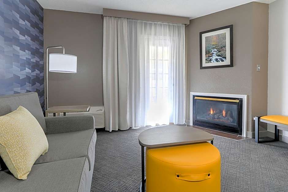 Comfort Inn & Suites At Dollywood Lane