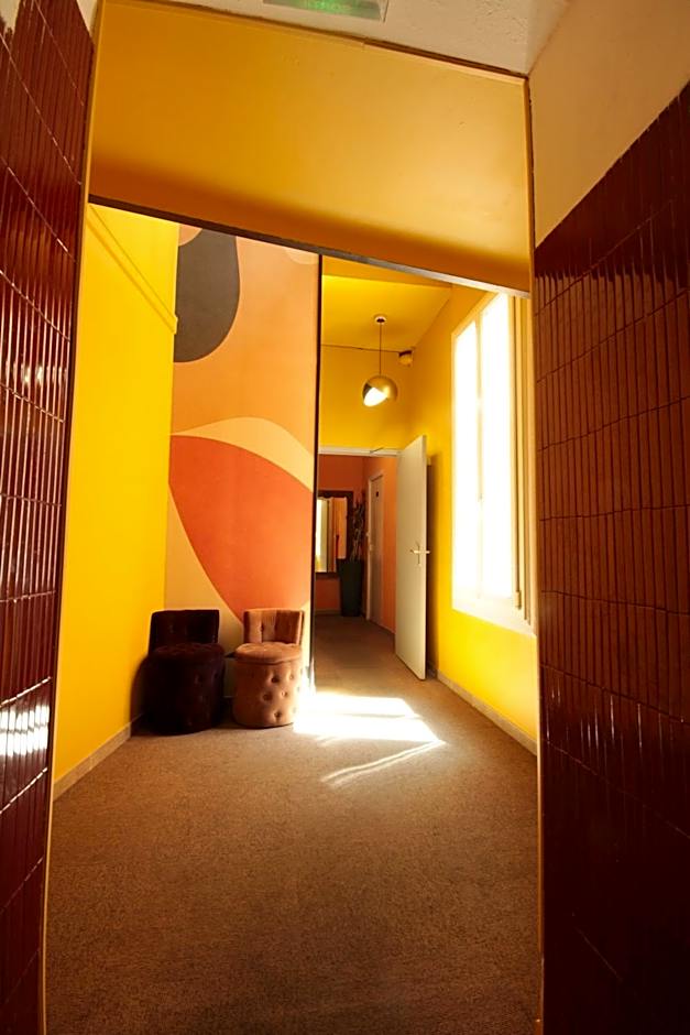 Hôtel Des Arts, Artisanal et Indépendant