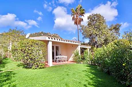 Residence in Costa Rei just 450 meters from the beach, apartments with air conditioning and outdoor private area