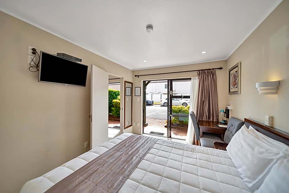 Tudor Court Motor Lodge