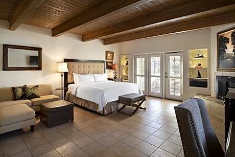King Room with Mobility Accessible Tub and Sofa Bed