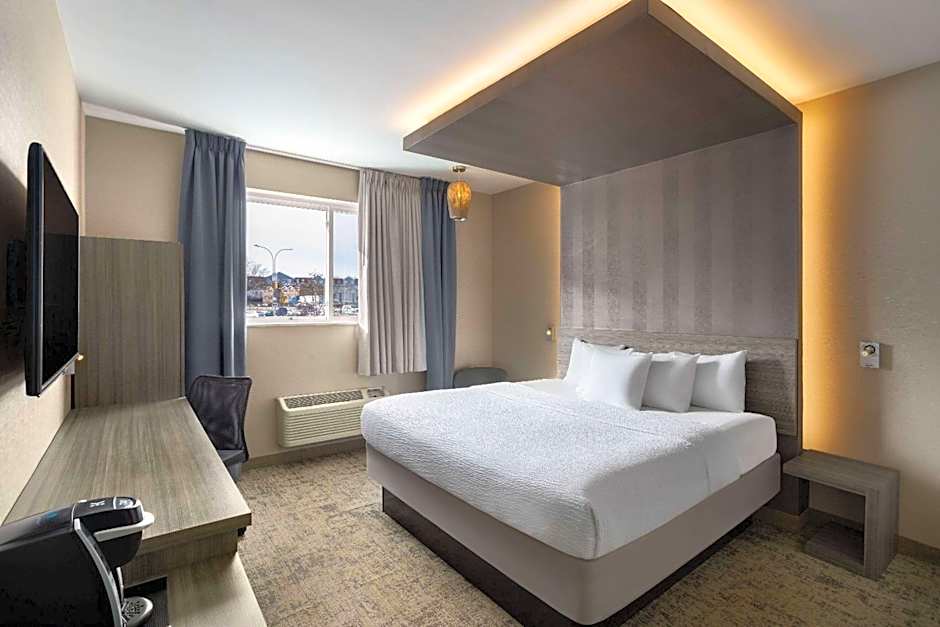 Photo 1 of 9 of Executive 1 King Bed