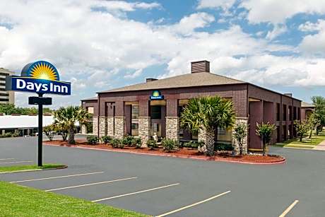 Days Inn by Wyndham College Station University Drive