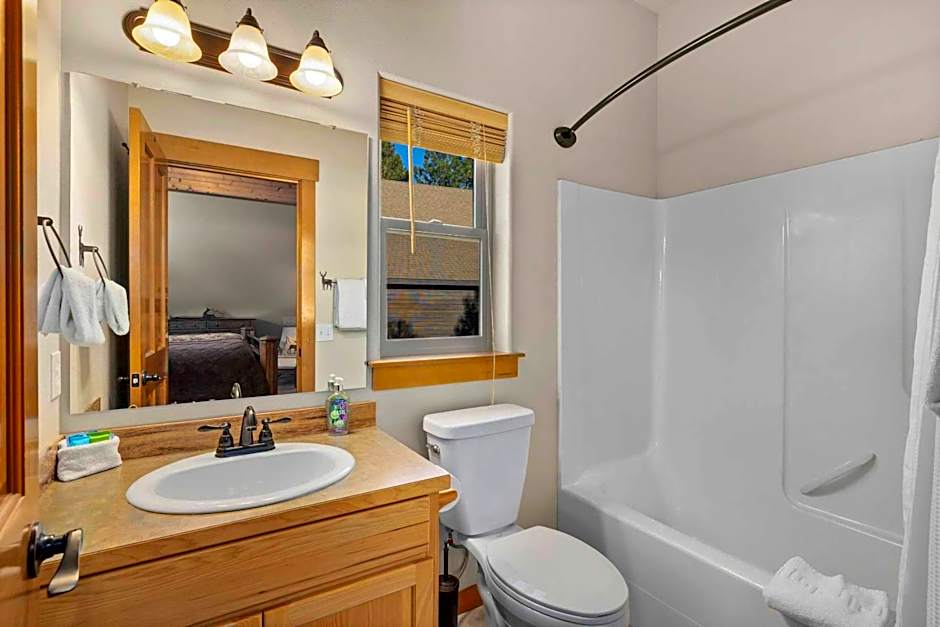 Dog-Friendly Ronald Vacation Rental Cabin!