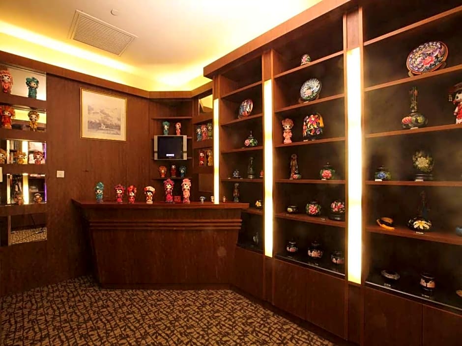 Zhongwei Green Lake Hotel Kunming
