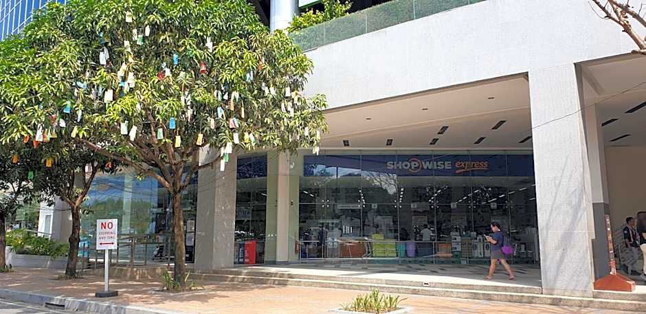 Mactan Newtown Condo with Garden and Ocean View 8NEWTOWN BLVD