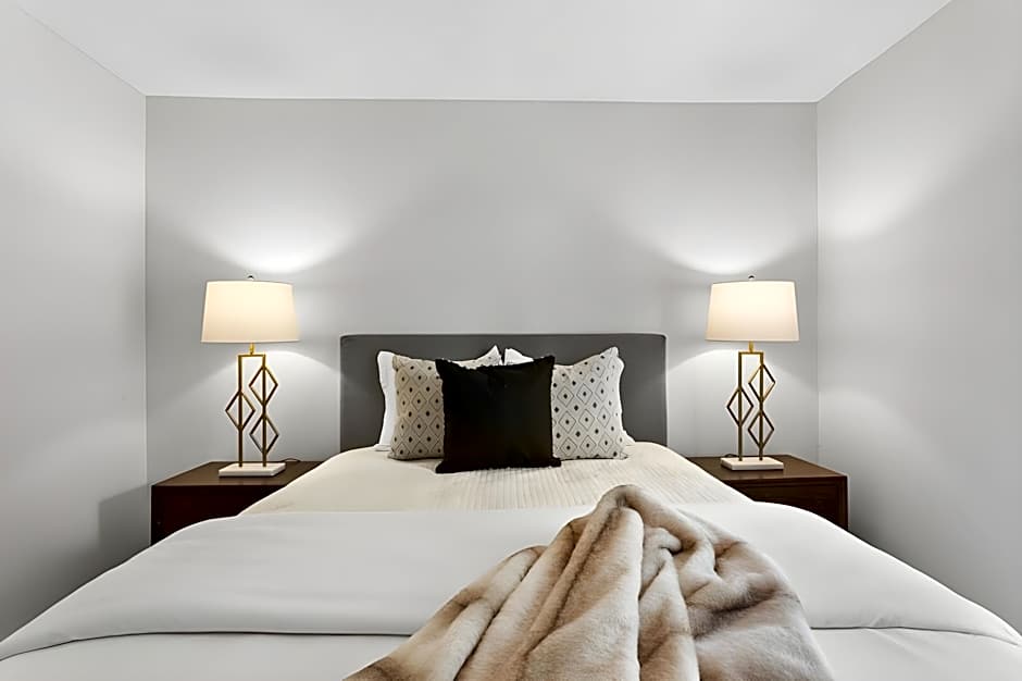 UNIVERSITY SERENITY SUITES
